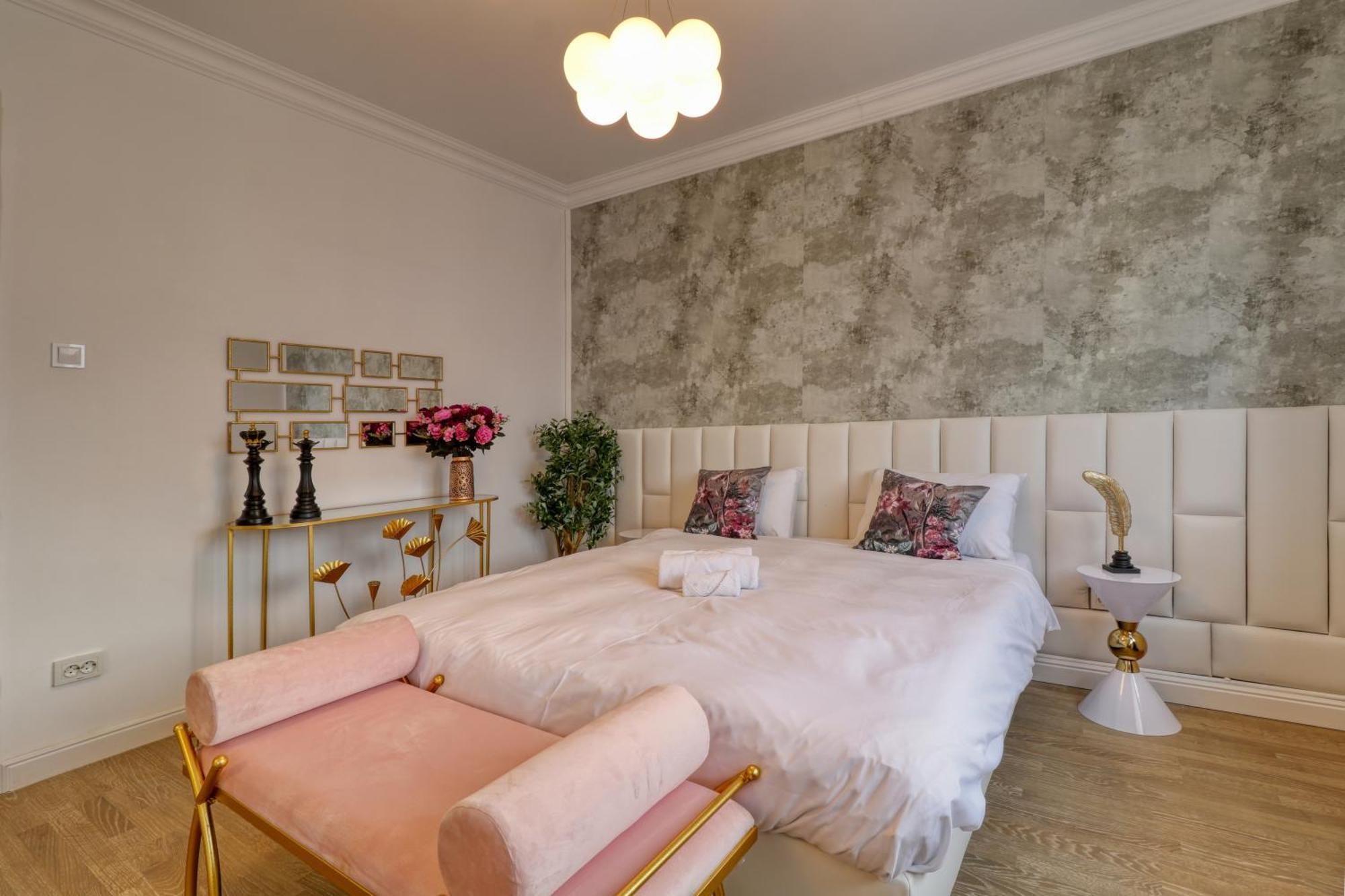 Apartment Neo-classic Design Near Downtown Bucharest
