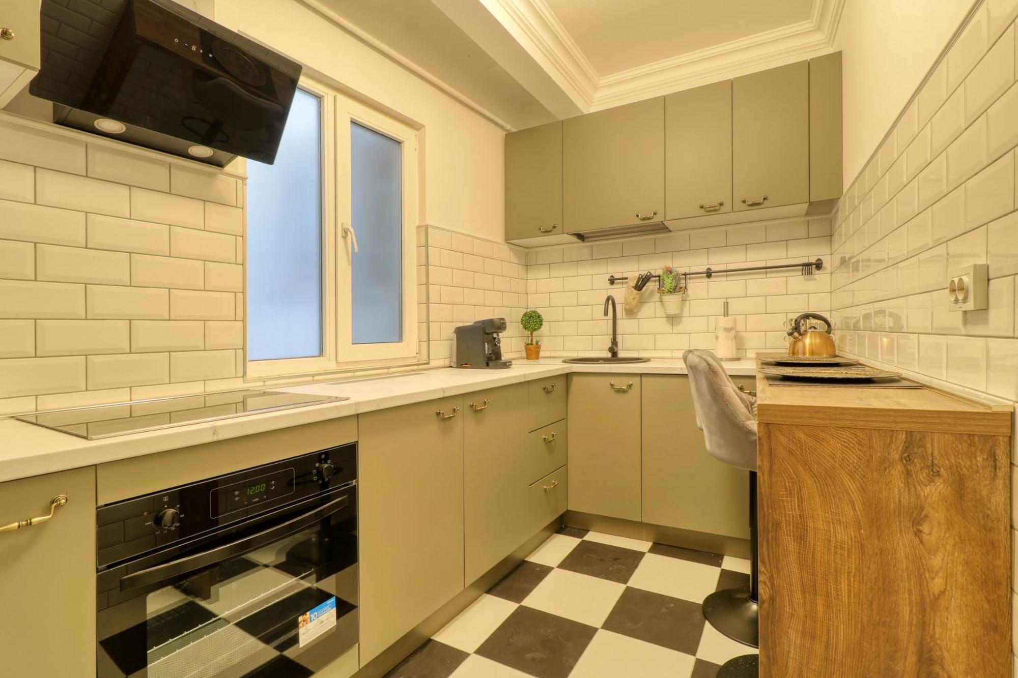 Apartment Neo-classic Design Near Downtown