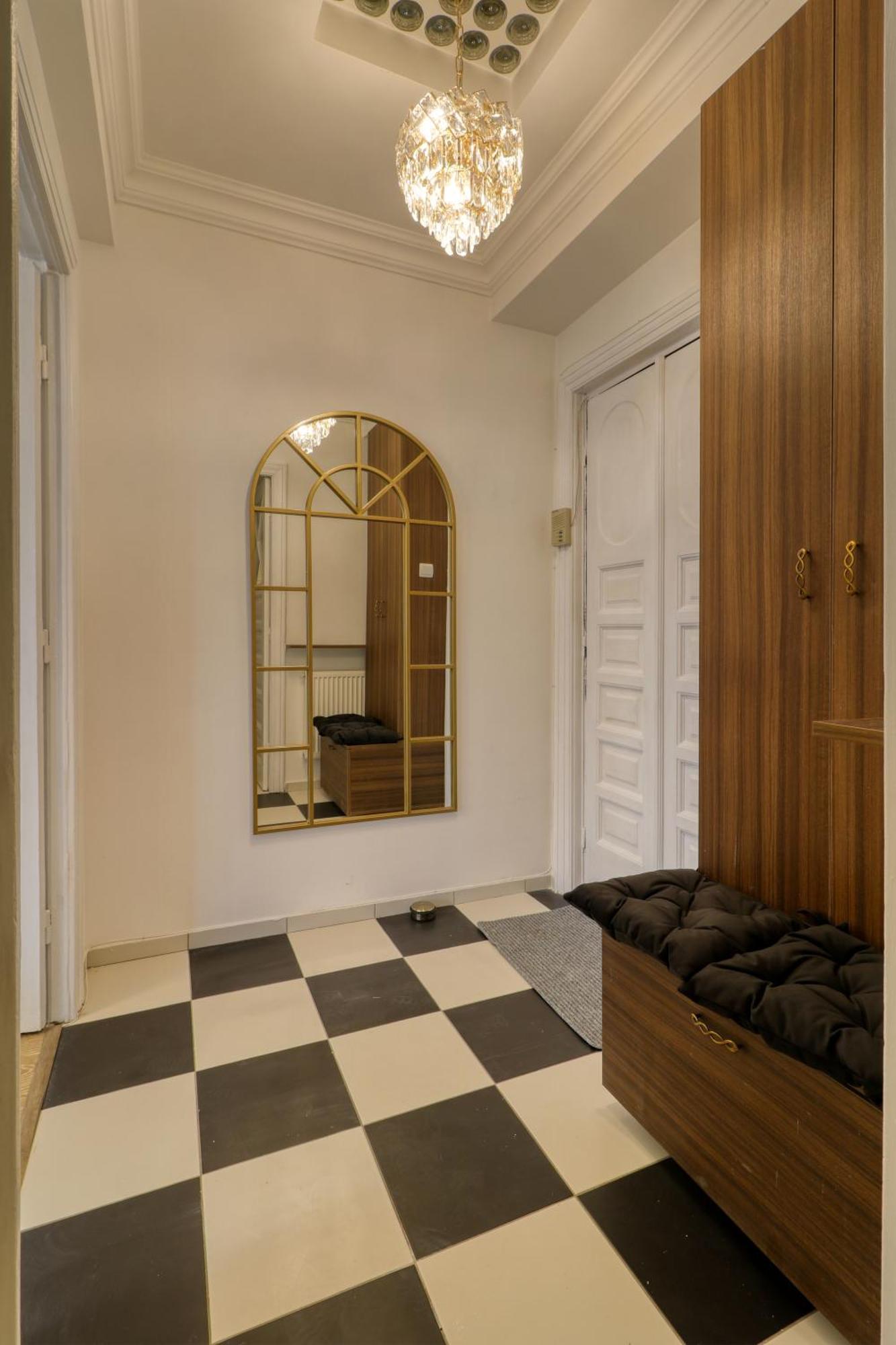 Neo-classic Design Near Downtown *