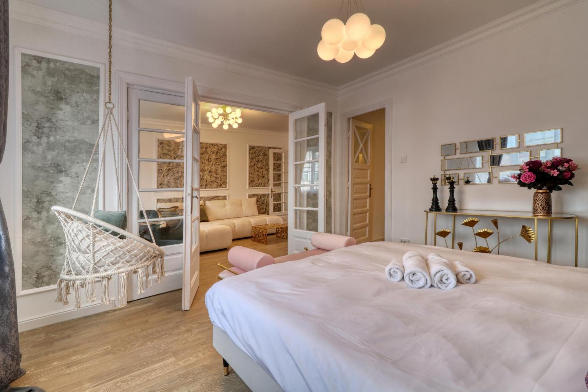 Neo-classic Design Near Downtown Apartment Bucharest